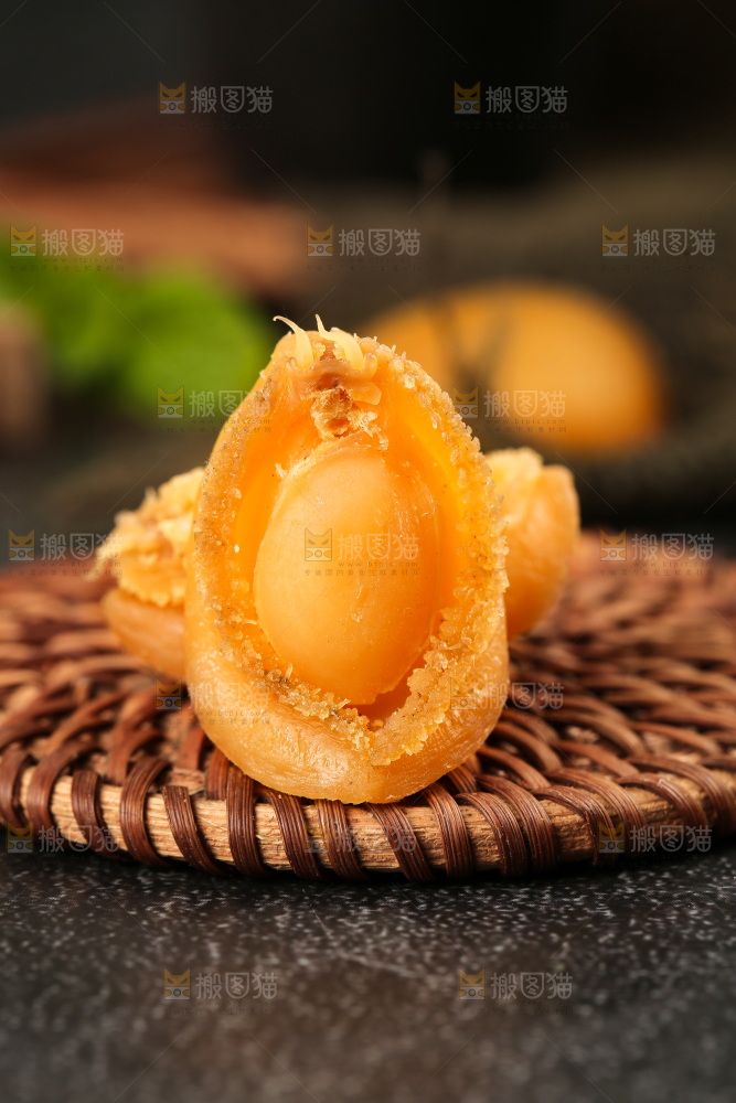 深底上的淡晒鲍鱼干