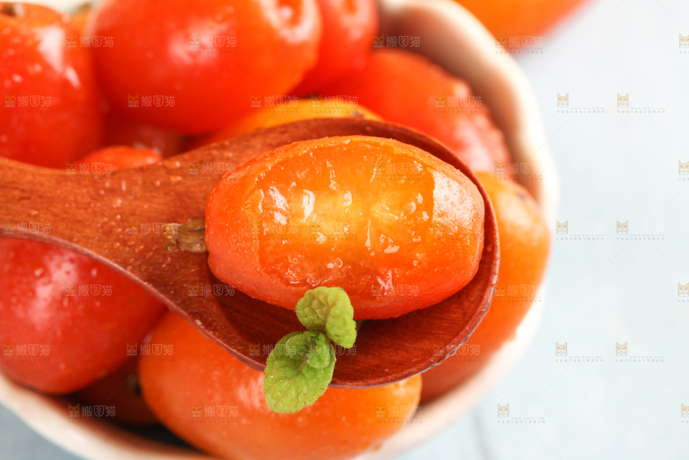 勺子里的羊奶果