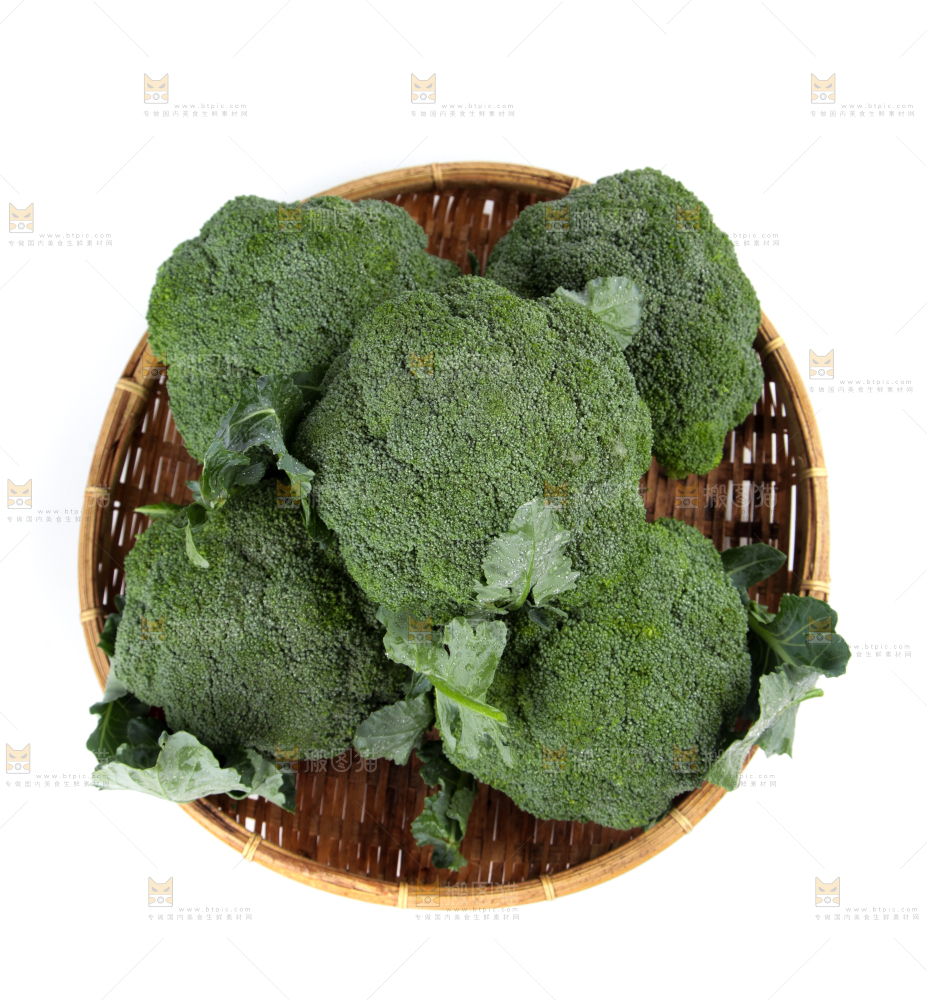 白底上放着一盘青花椰菜