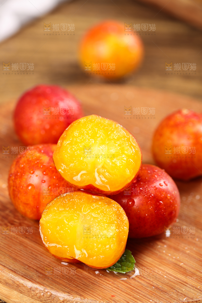 木板上的珍珠李
