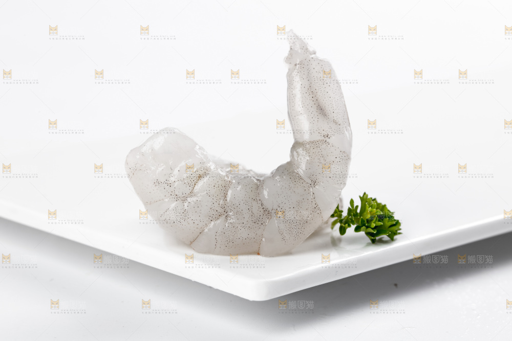 盘子里的新鲜青虾仁
