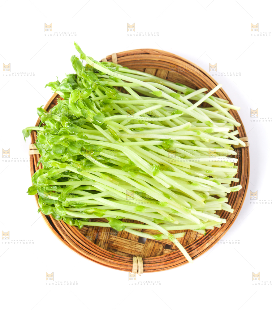 盘子里装着新鲜豌豆芽