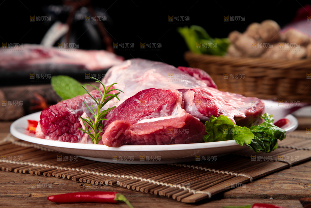 竹底上的贵州土黄牛肉