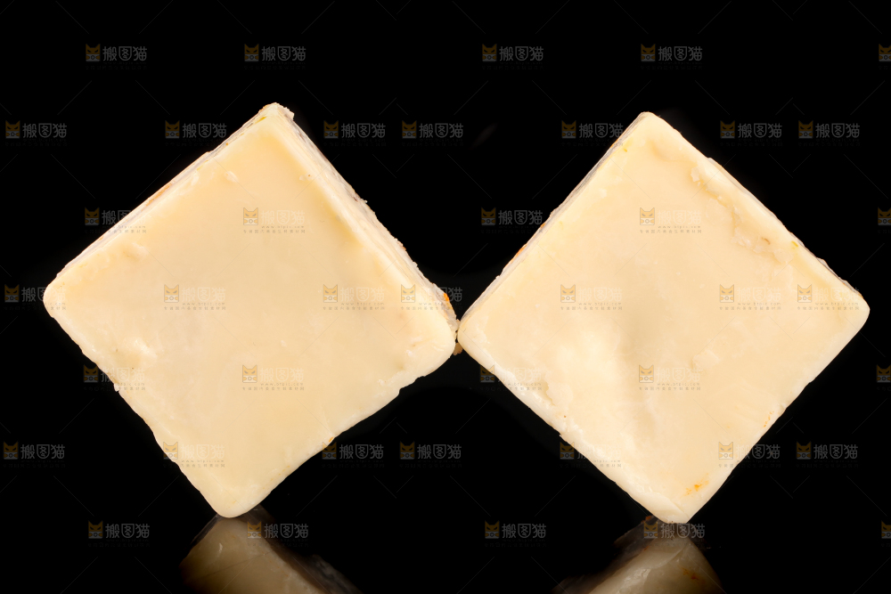 黑底上的清汤火锅料