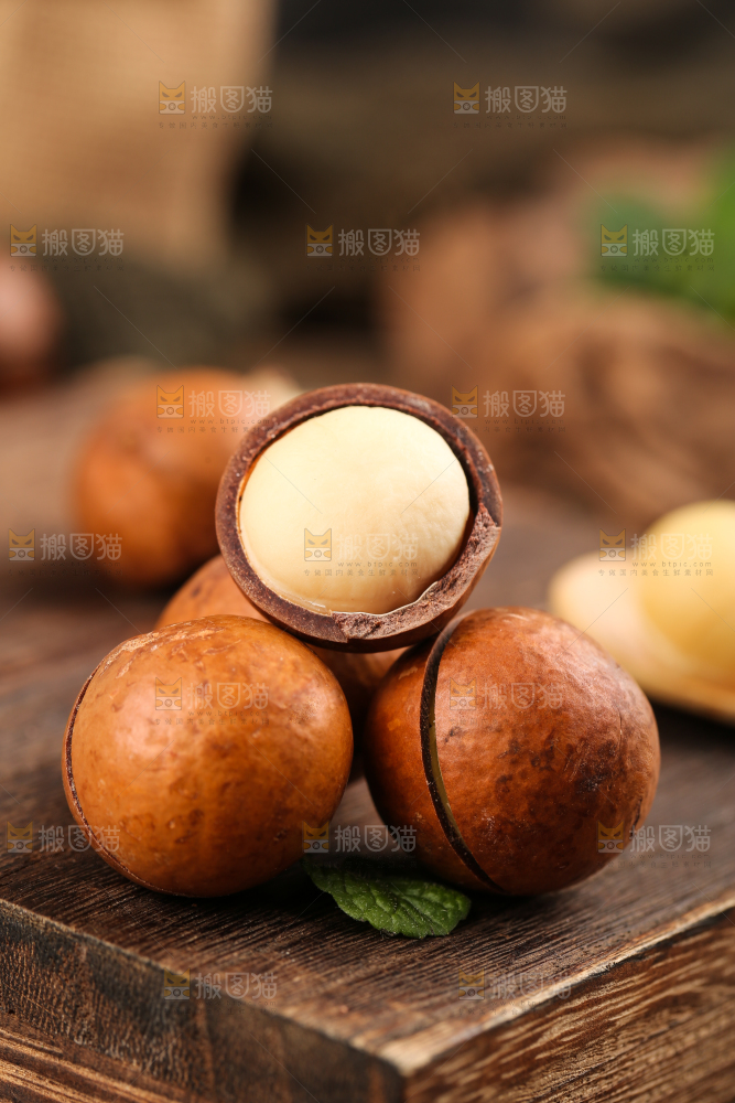 木底上的夏威夷果