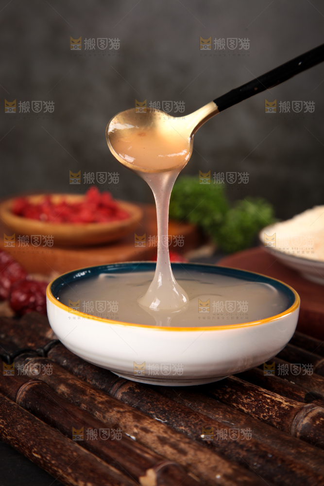 深底上放着一碗葛根粉