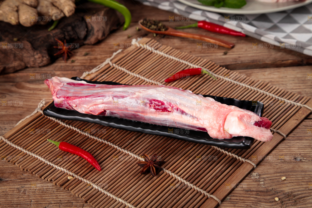 竹底上的贵州土黄牛肉