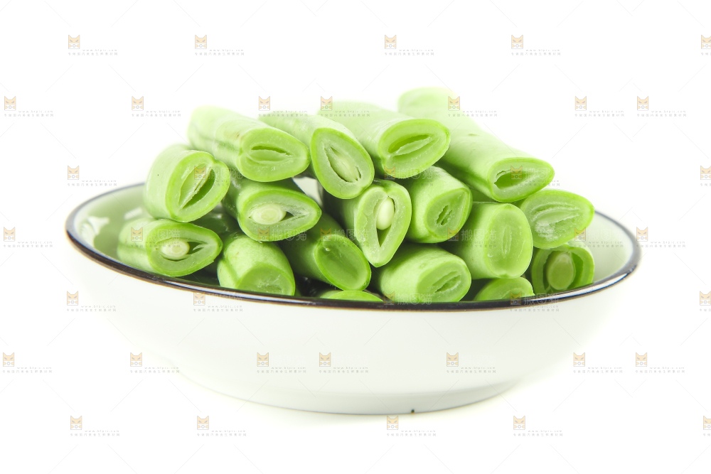 白底上的新鲜四季豆