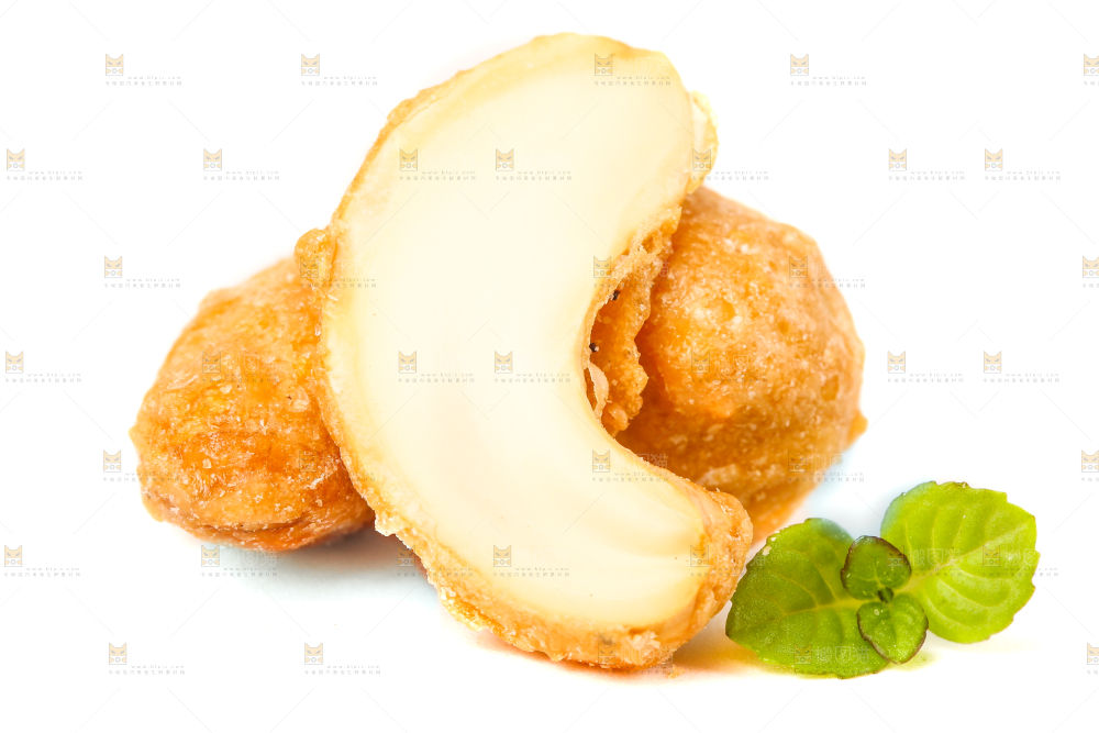 白底上的炭烧腰果