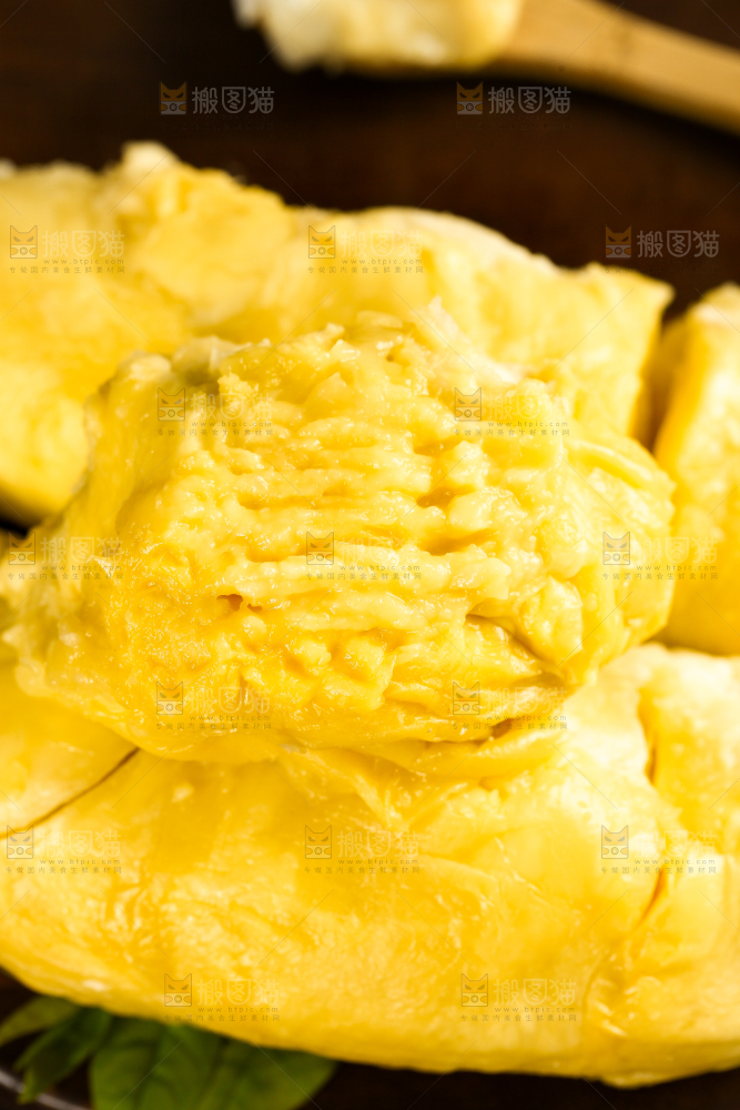 木板上的泰国甲仑榴莲