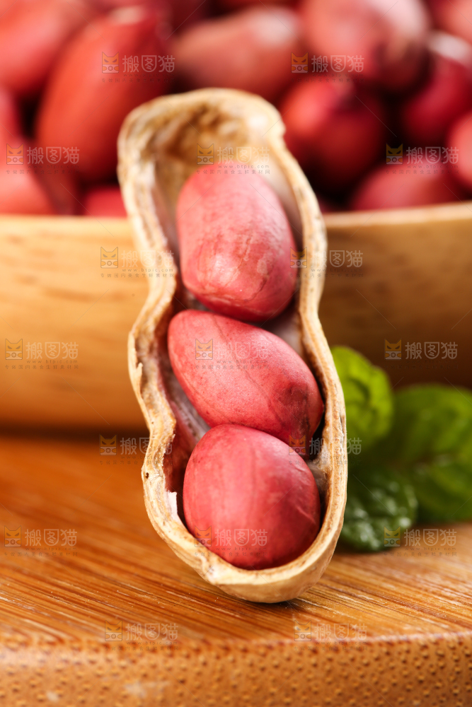 浅底上的红皮花生