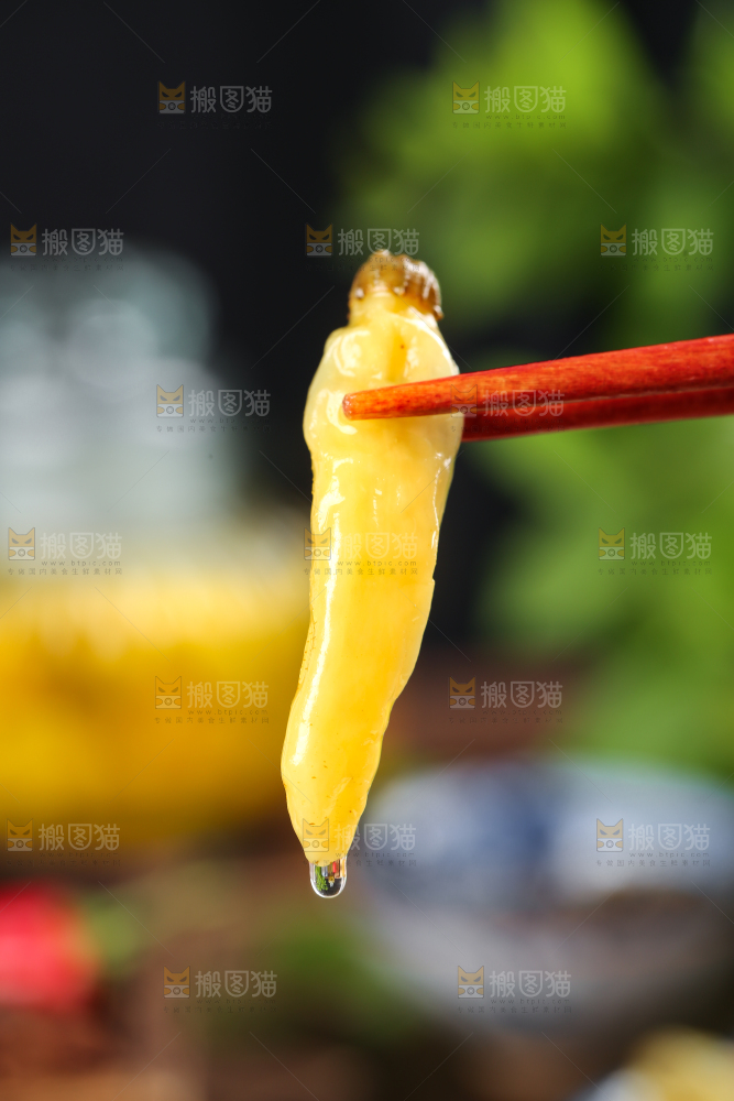筷子上夹着贵州小米辣