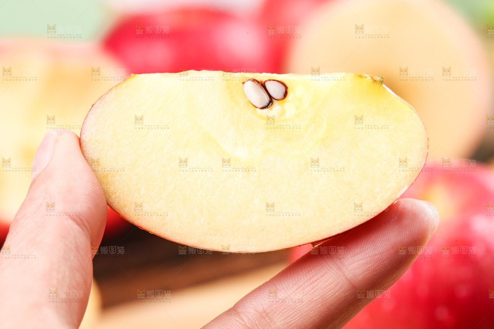 黑石板上的陕西秦冠苹果