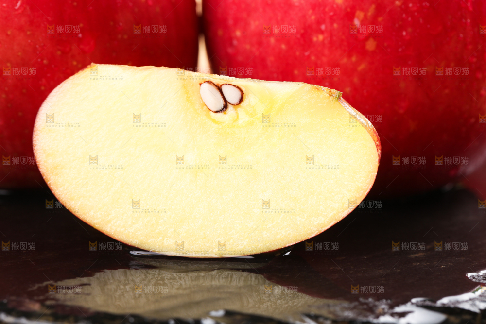 黑石板上的陕西秦冠苹果