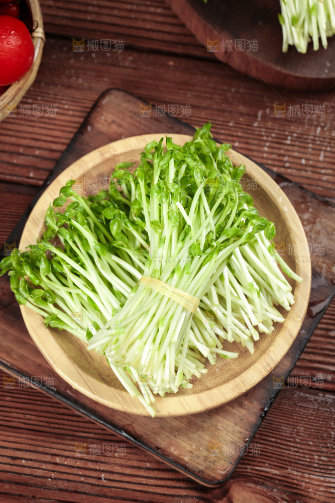 篮子里装着豆苗菜