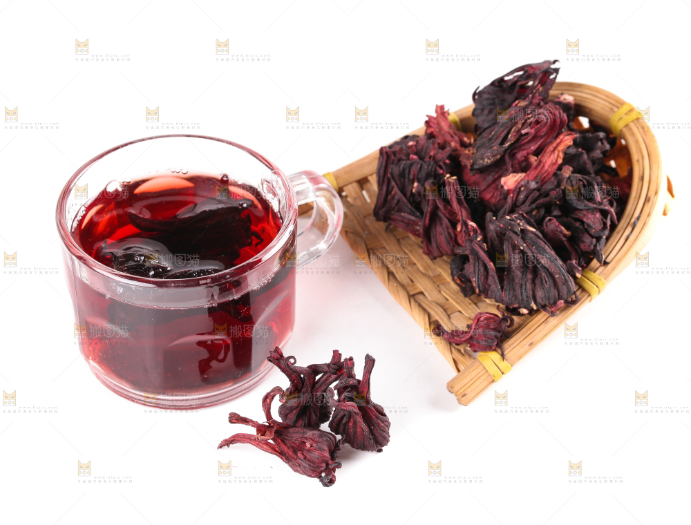 白底上放着一杯洛神花茶