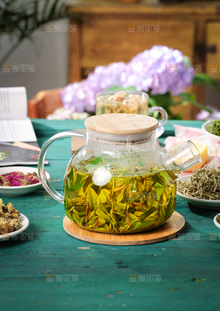 盒里泡着绿茶