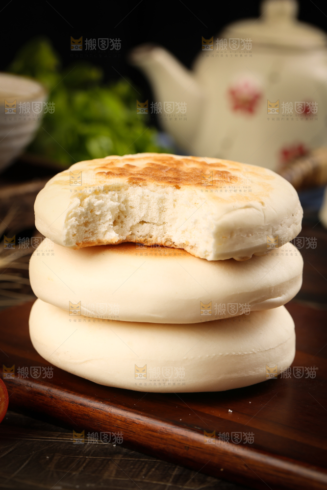 盘子里装着奶香饼