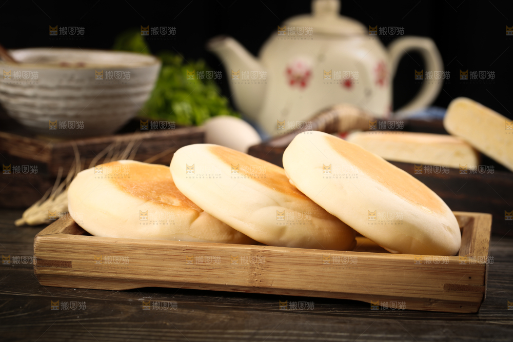 盘子里装着奶香饼