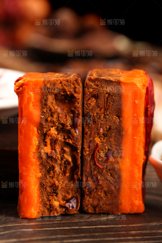 木底上的麻辣火锅底料