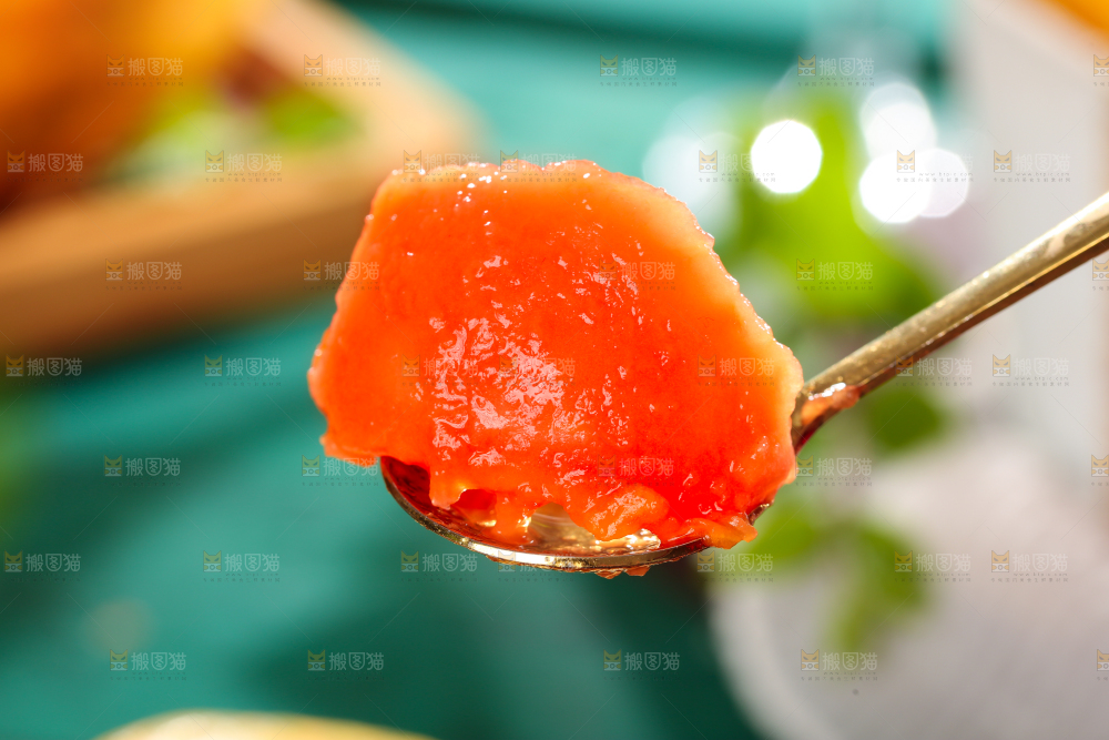 勺子上的木瓜果肉