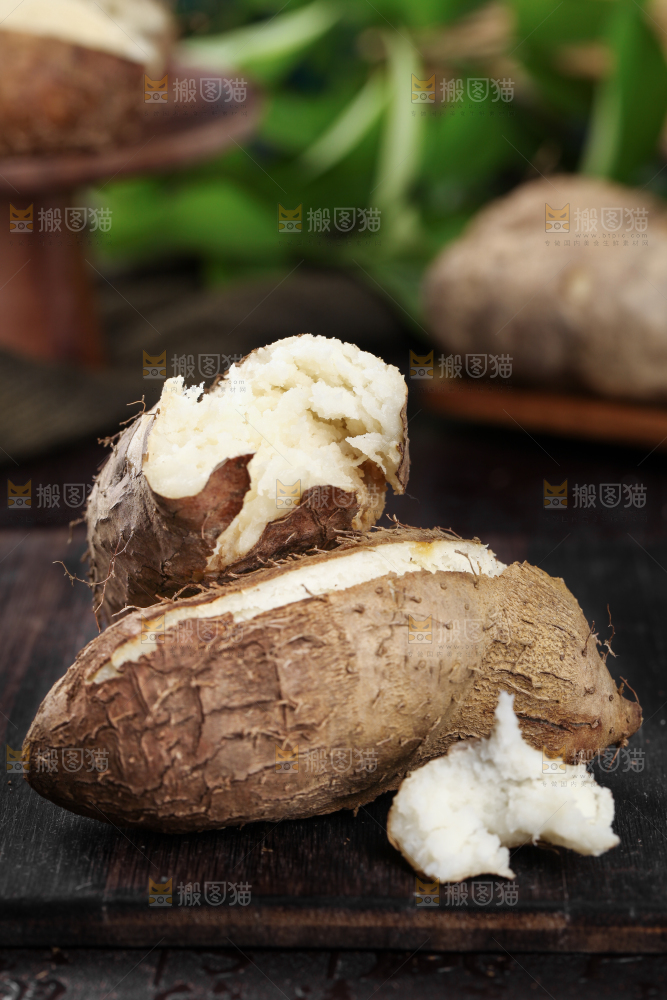 深底上放着熟的广东毛薯