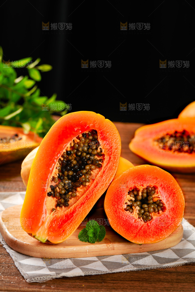 木板上的雷州红心木瓜