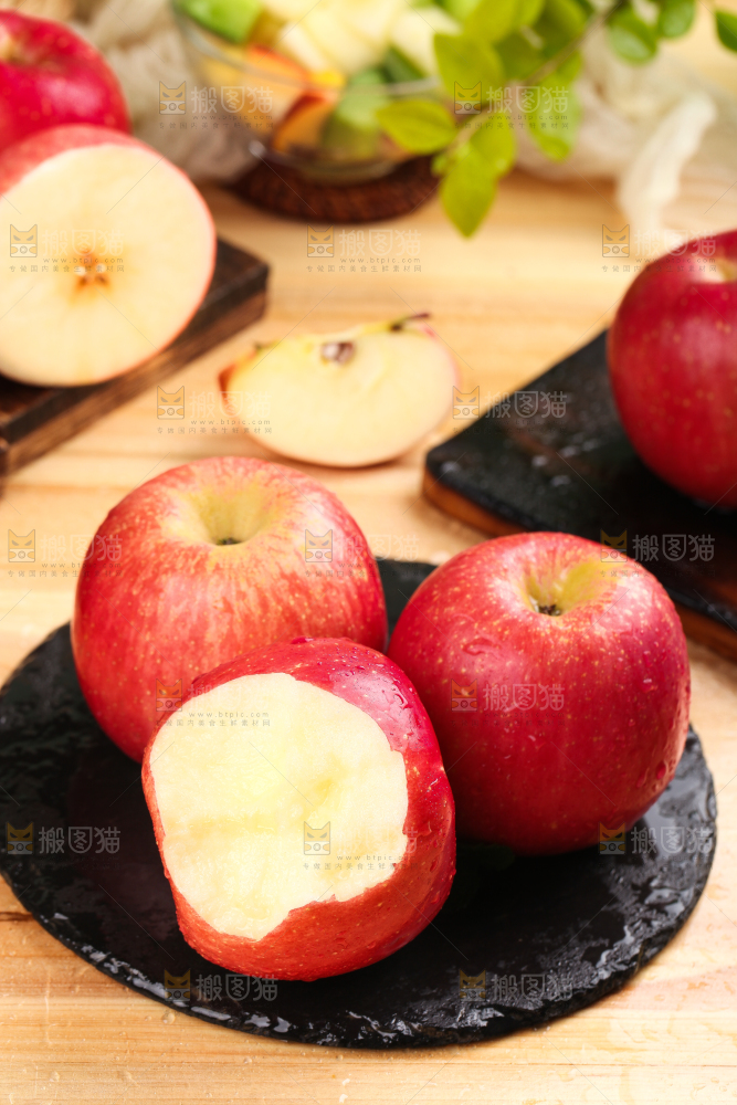 黑石板上的陕西秦冠苹果