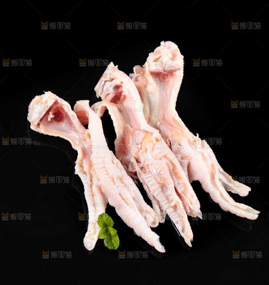 黑底上的无骨鸡脚