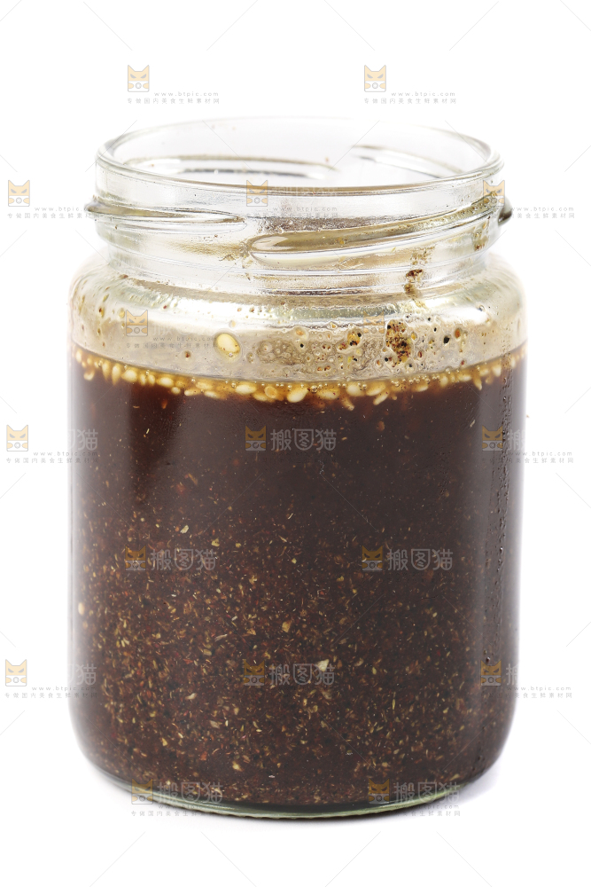 瓶子里装着花椒酱