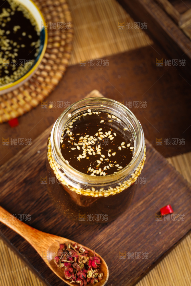 盘子里的麻花椒酱