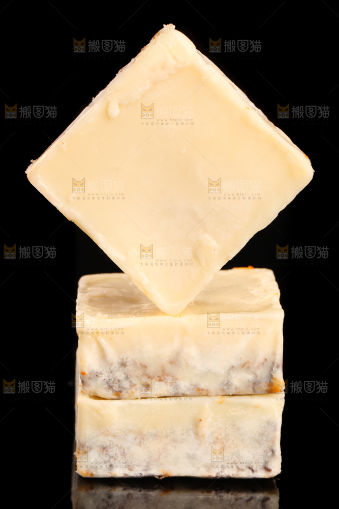 黑底上的清汤火锅料