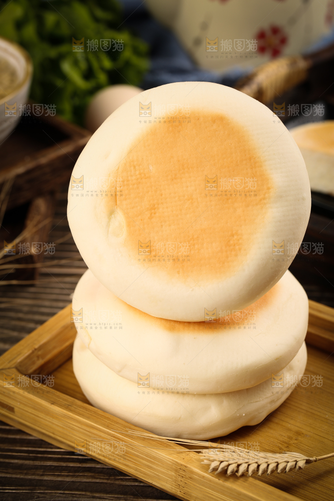盘子里装着奶香饼