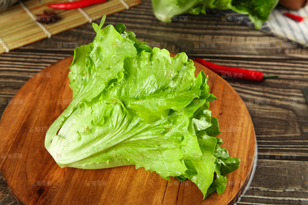 木底上的泰国玻璃生菜