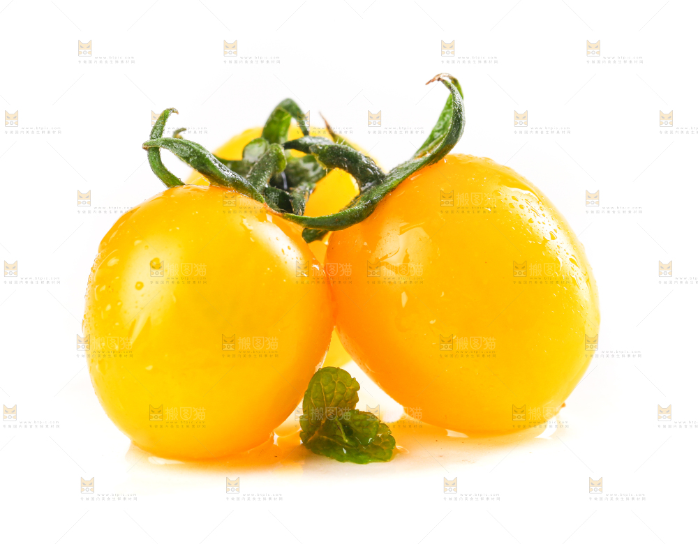 白底上的黄金圣女果