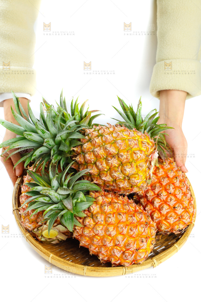 盘子里的手撕凤梨