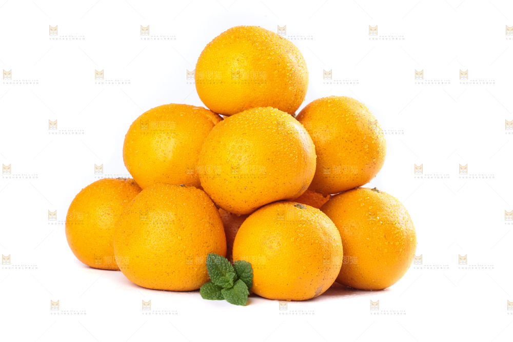 白底上摆放着柚子
