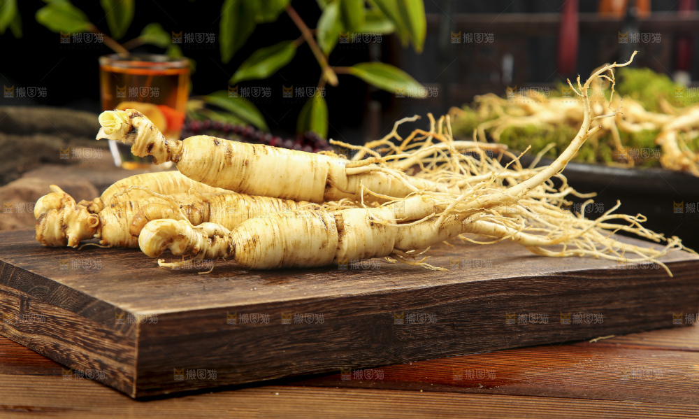 木底上的鲜人参