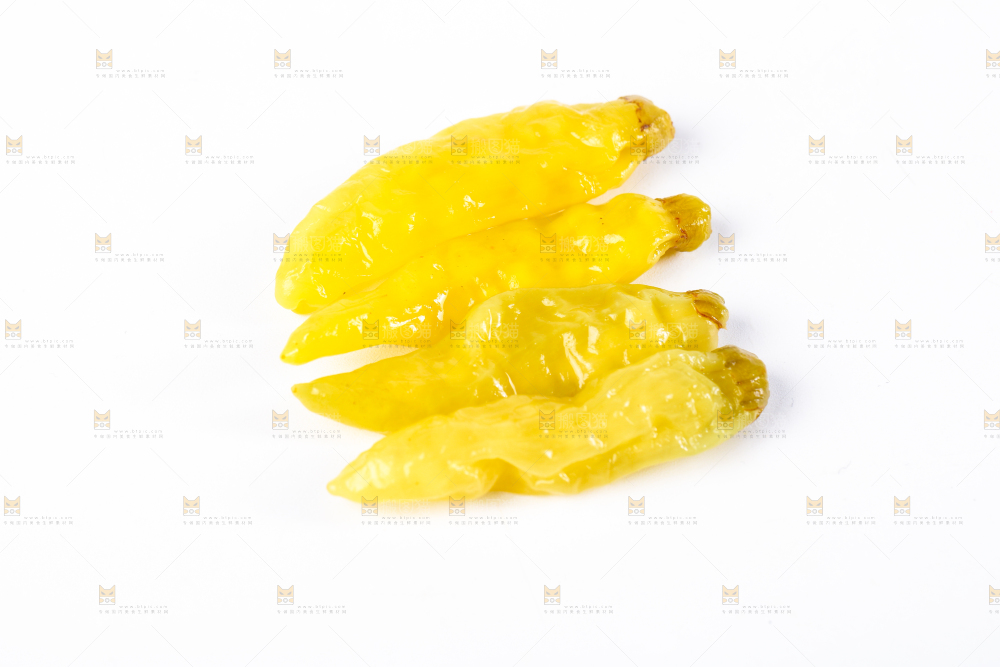 白底上的小米辣椒