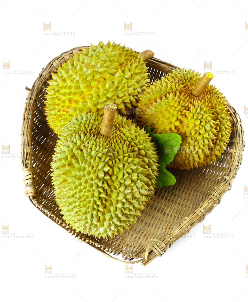 白底上的新鲜榴莲