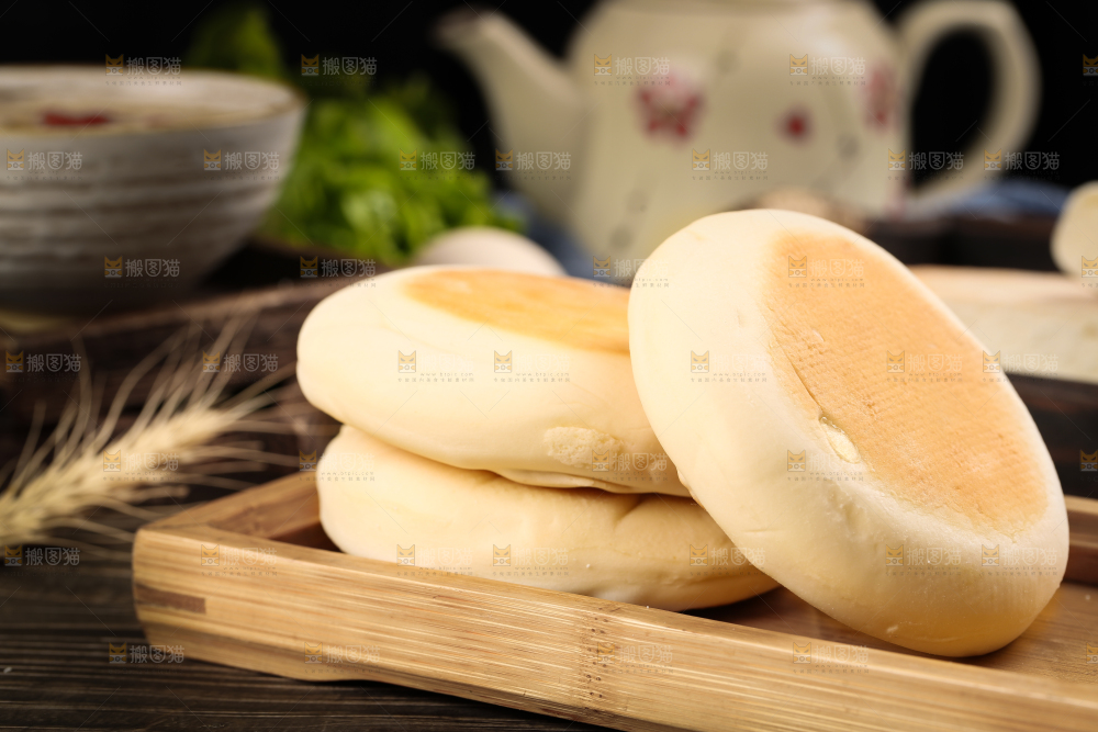 盘子里装着奶香饼