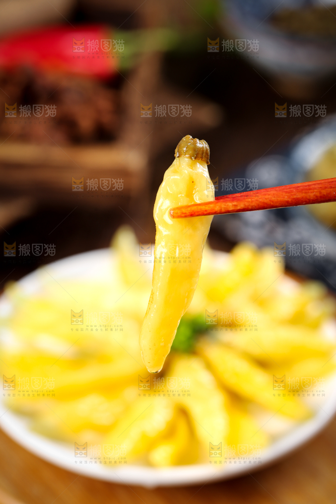 筷子上夹着贵州小米辣