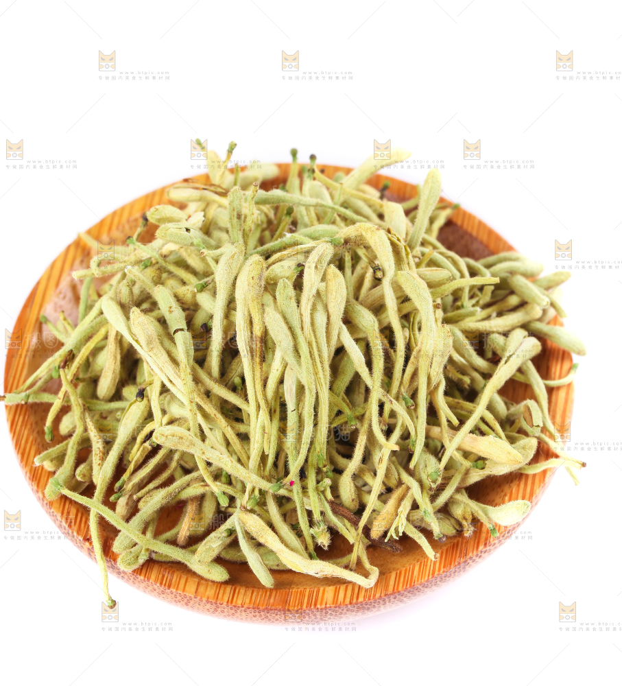 一盘干金银花放在白底上