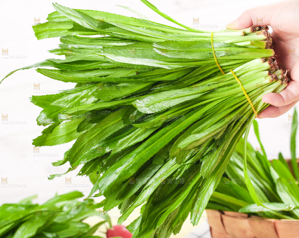 手拿云南大香菜