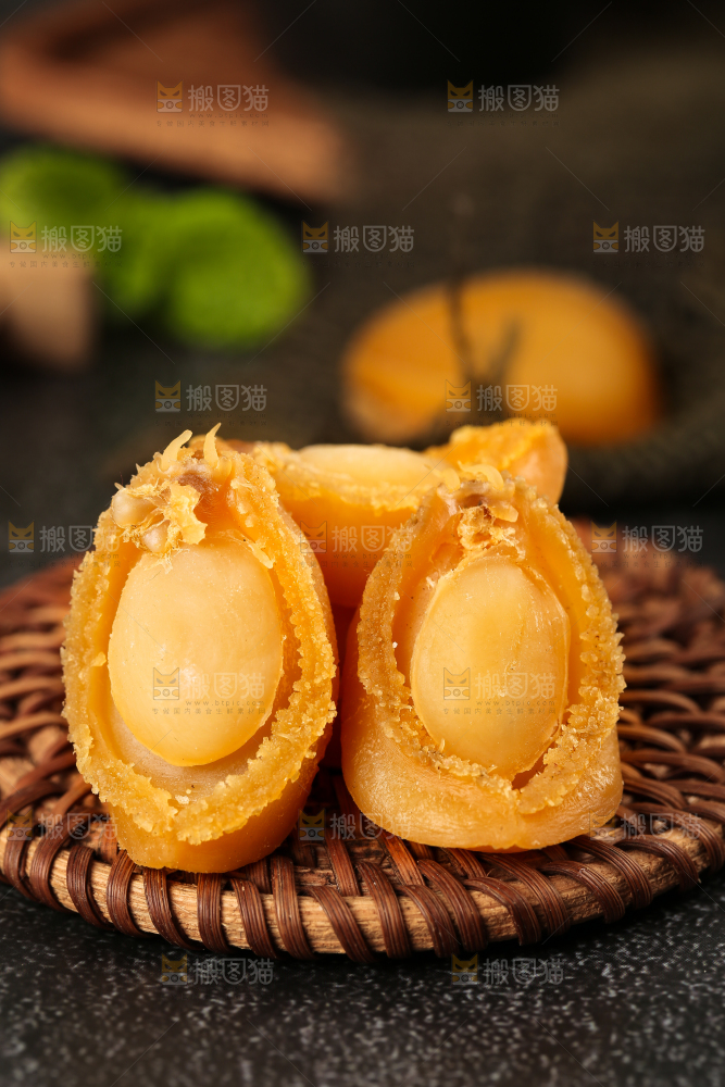 深底上的淡晒鲍鱼干