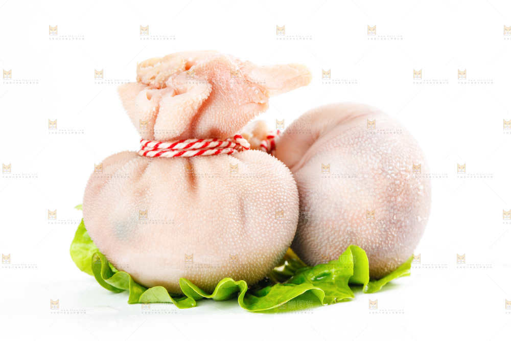 白底上的肚包肉