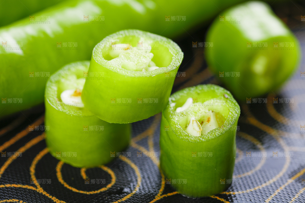 深底上的二荆条辣椒