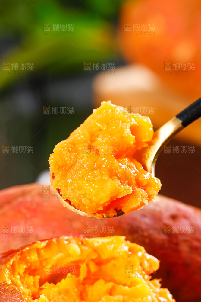 叉子上叉着糖心蜜薯