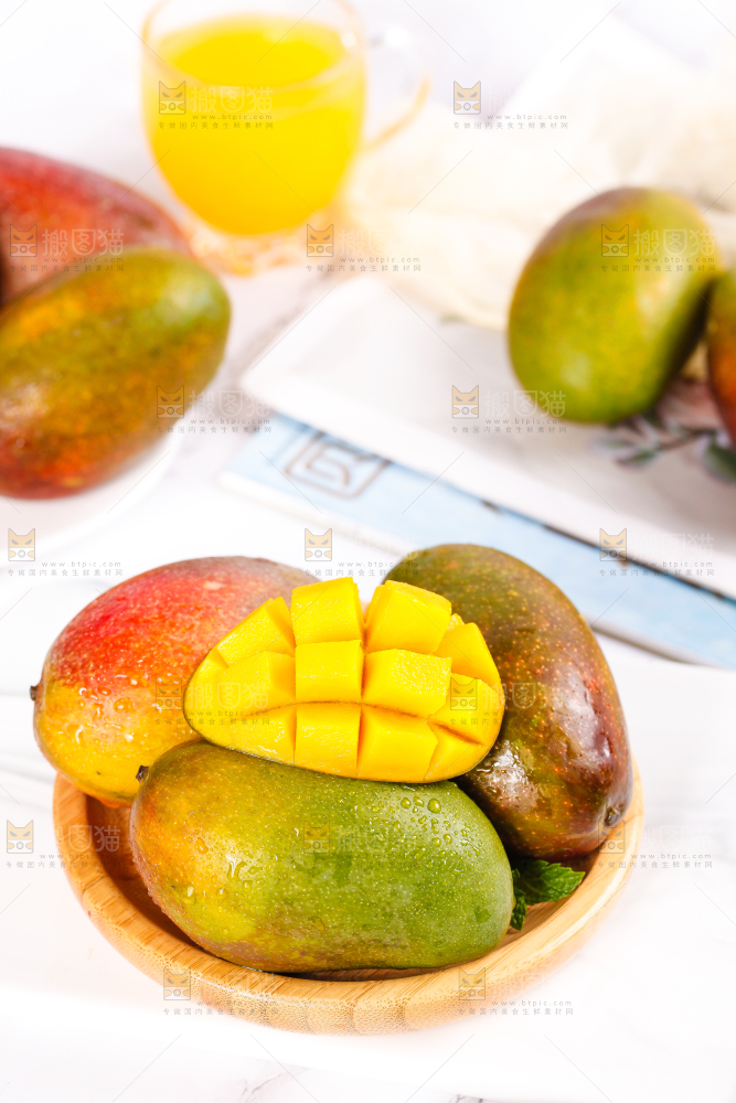 白底上放着吉禄芒