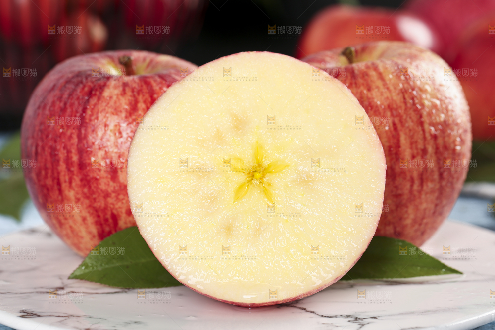 亮底上盘子里装着山西红富士苹果